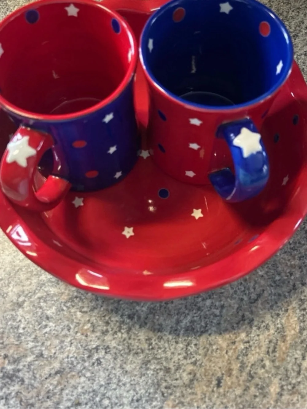 Temptations Pie Pan & 2 Mug Set RWB EUC